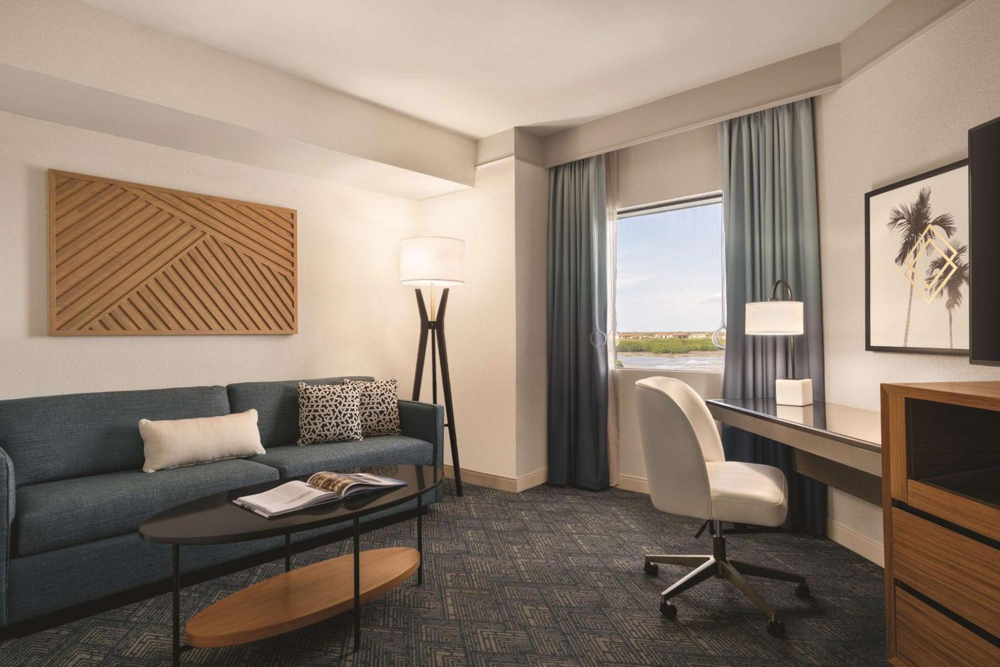 Hotel Doubletree By Hilton Rocky Point Waterfront