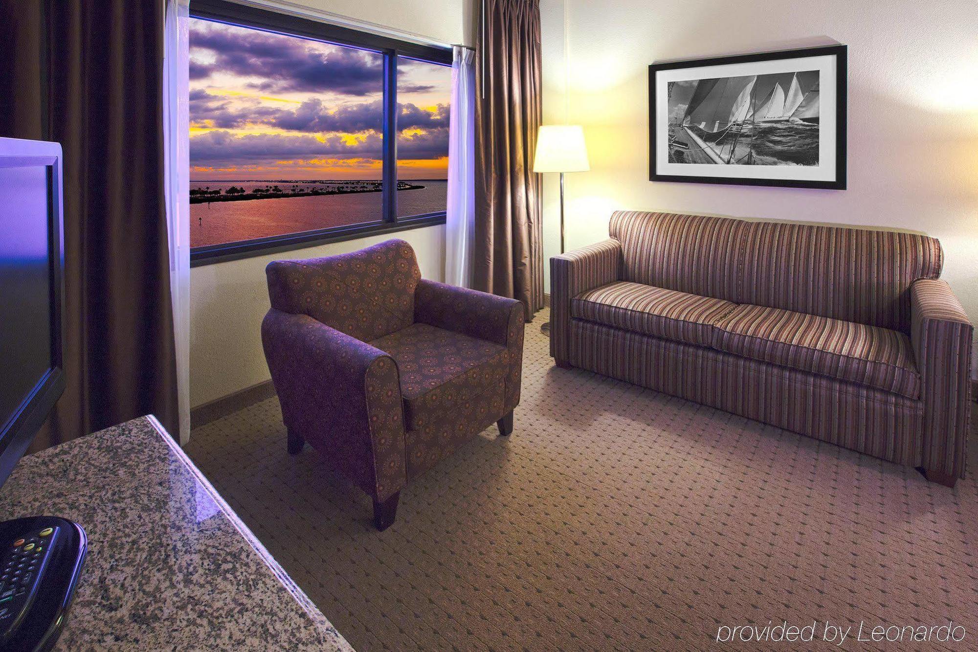 Hotel Doubletree By Hilton Rocky Point Waterfront 3*